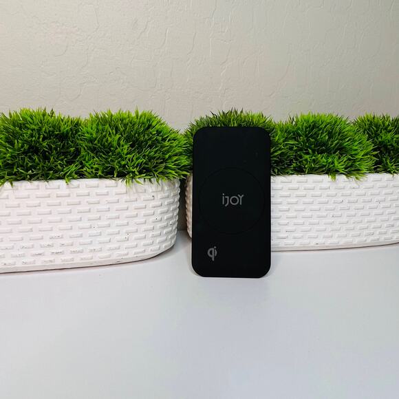 IJoy- Palm Ultra Wireless QI Charger - Picture 1 of 4